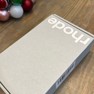 BRAND NEW RHODE BEAUTY LIP GLOSS CASE !!!